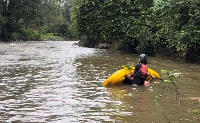 Practicing eskimo roll