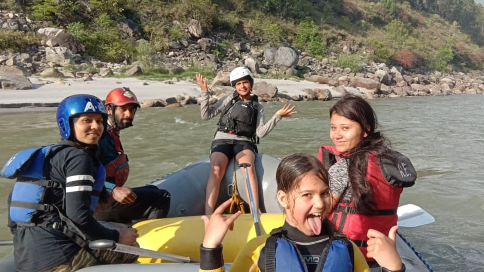Kids enjoyingrafting on Alaknanda River
